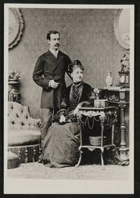 Anna und Hugo von Hofmannsthal senior als junges Paar im Wohnzimmer